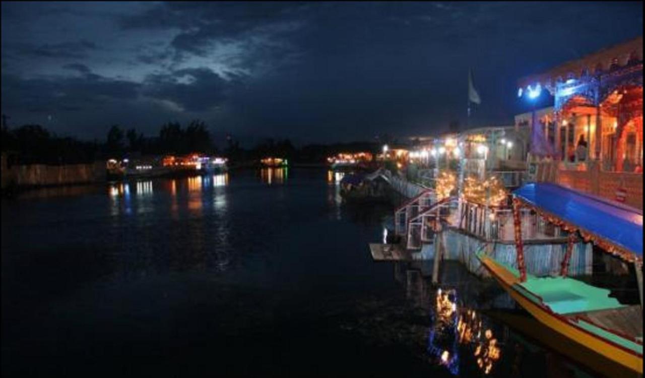 De Laila House Boat By Sterling Hotel Srinagar  Ngoại thất bức ảnh